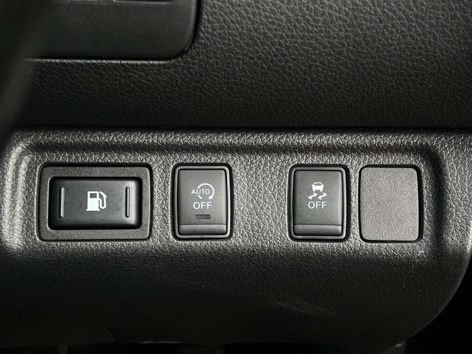 Used Nissan Navara 2020 for sale - 76776915: Photo 24