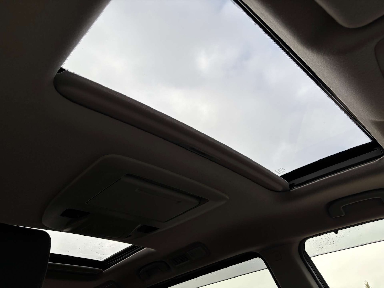 Used Nissan Elgrand 2015 for sale - 76983904: Photo 13