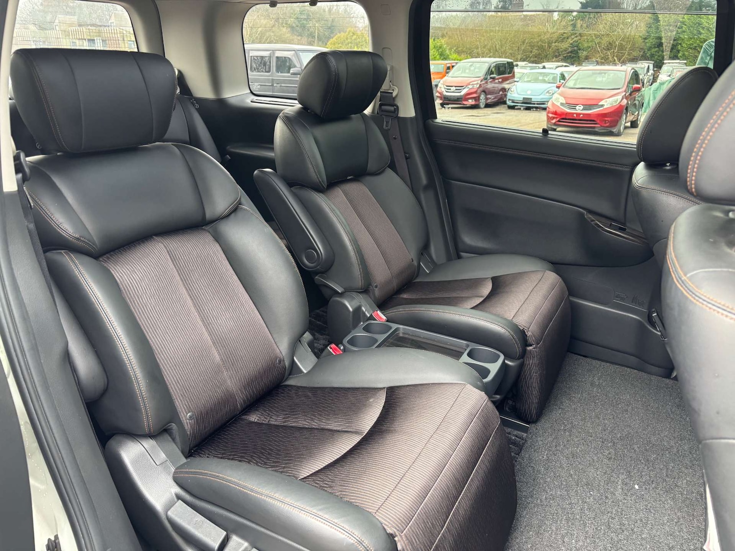 Used Nissan Elgrand 2015 for sale - 76983904: Photo 17