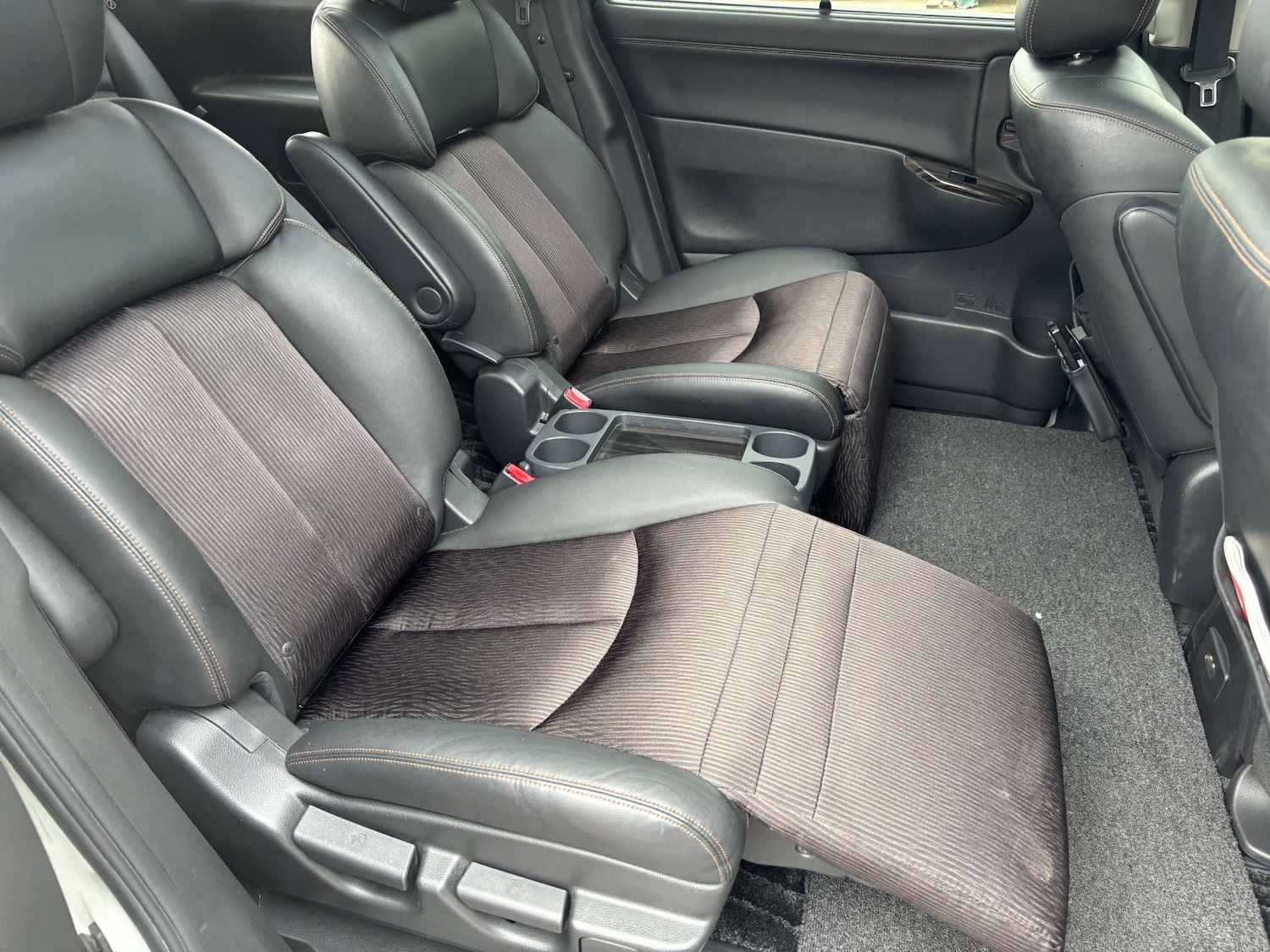 Used Nissan Elgrand 2015 for sale - 76983904: Photo 18