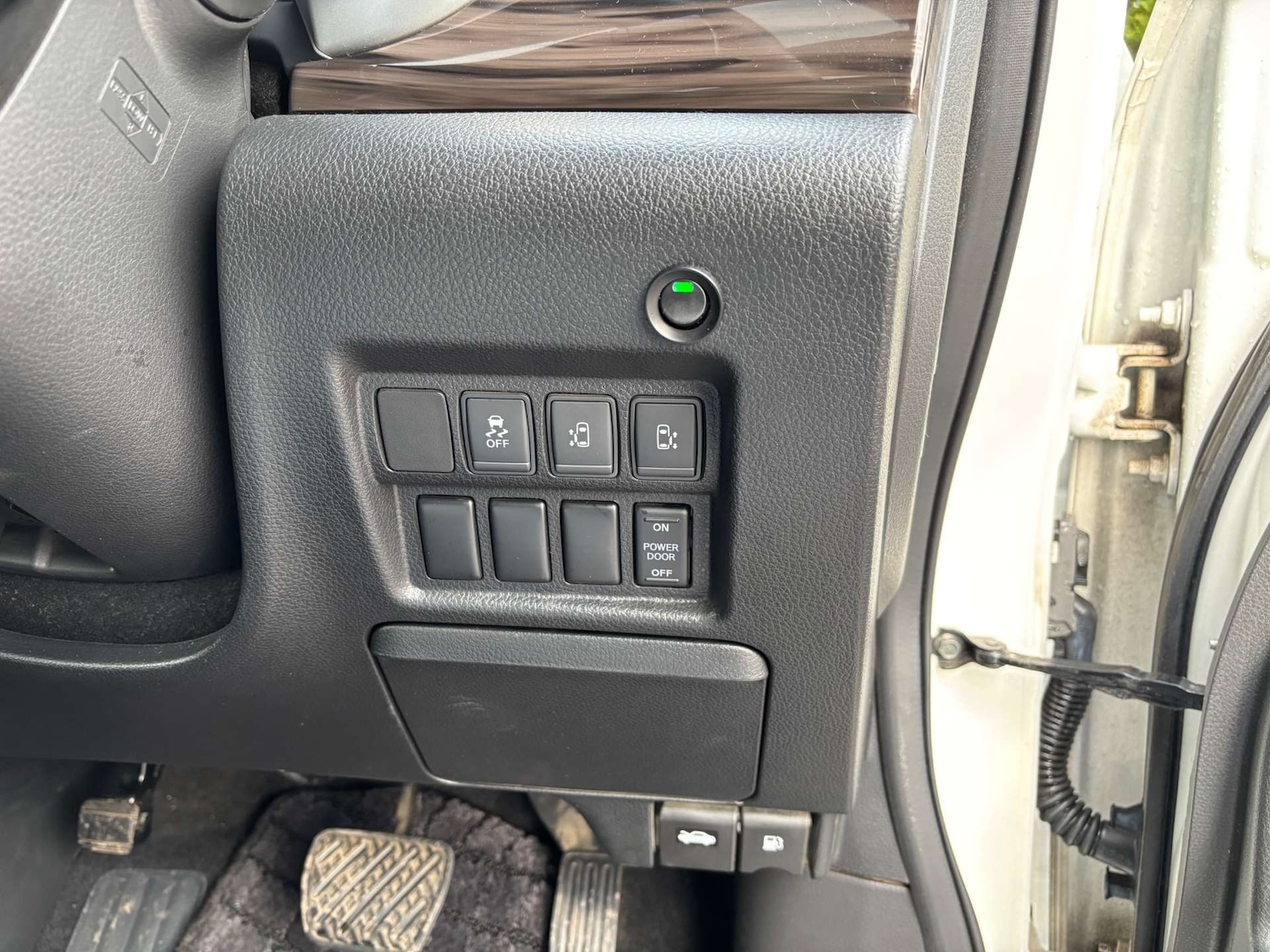 Used Nissan Elgrand 2015 for sale - 76983904: Photo 23