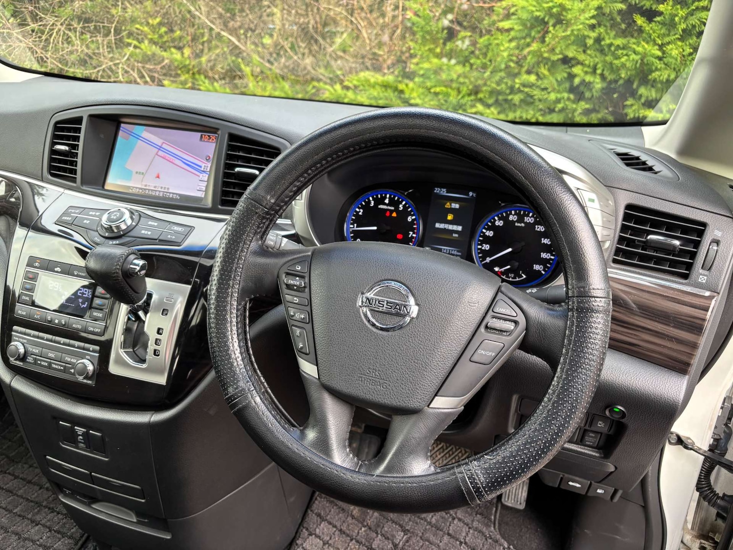 Used Nissan Elgrand 2015 for sale - 76983904: Photo 25