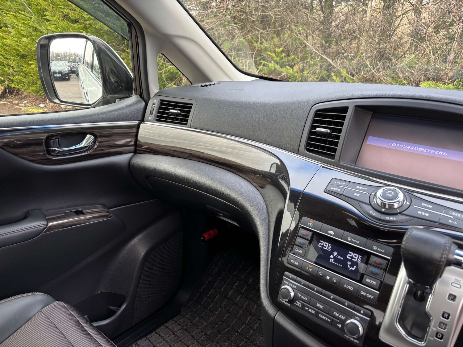 Used Nissan Elgrand 2015 for sale - 76983904: Photo 30