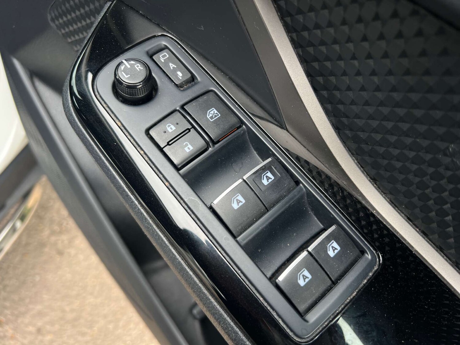 Used Toyota C-HR 2019 for sale - 77983799: Photo 15