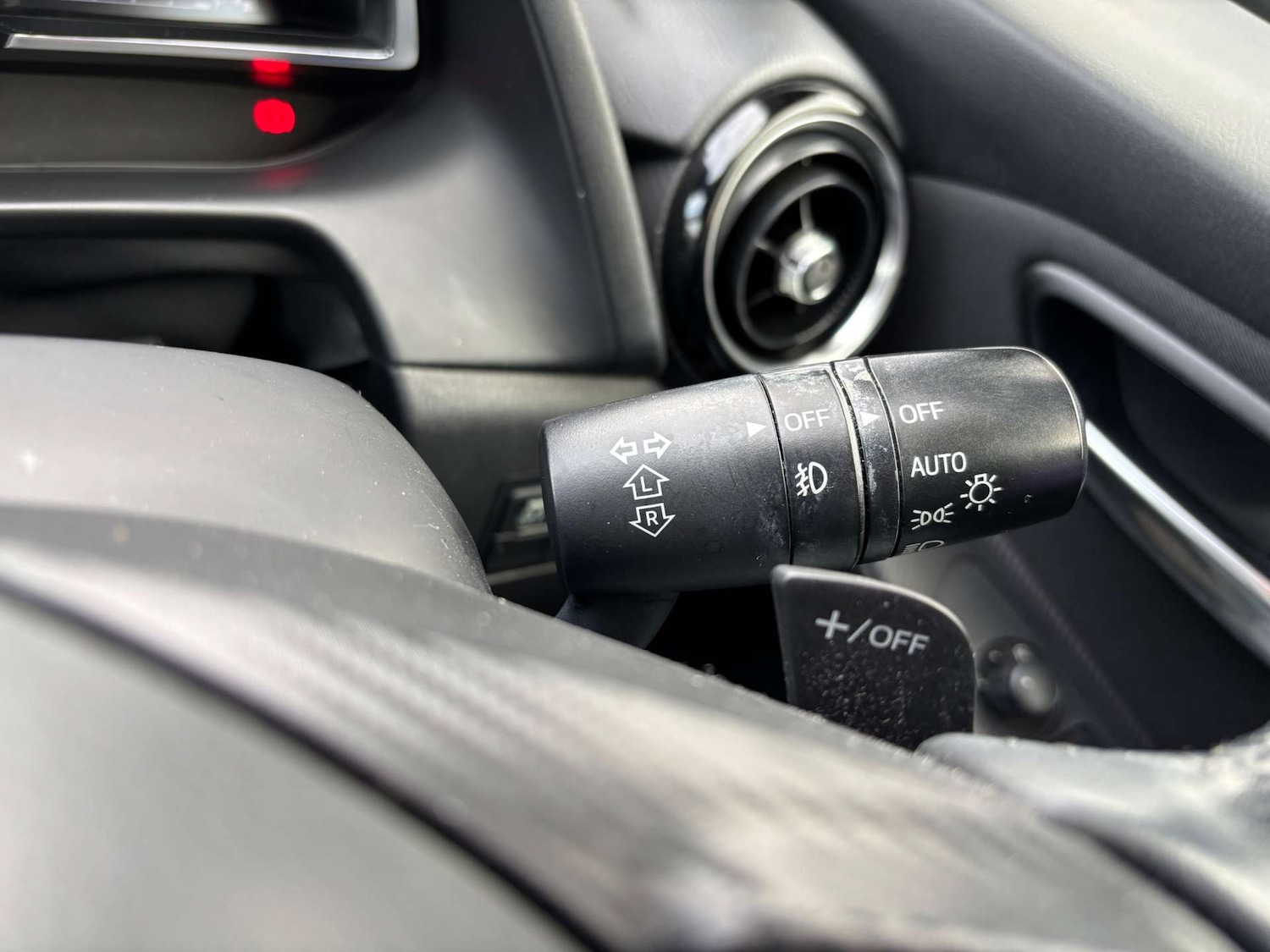 Used Mazda Mazda2 2015 for sale - 76961760: Photo 28