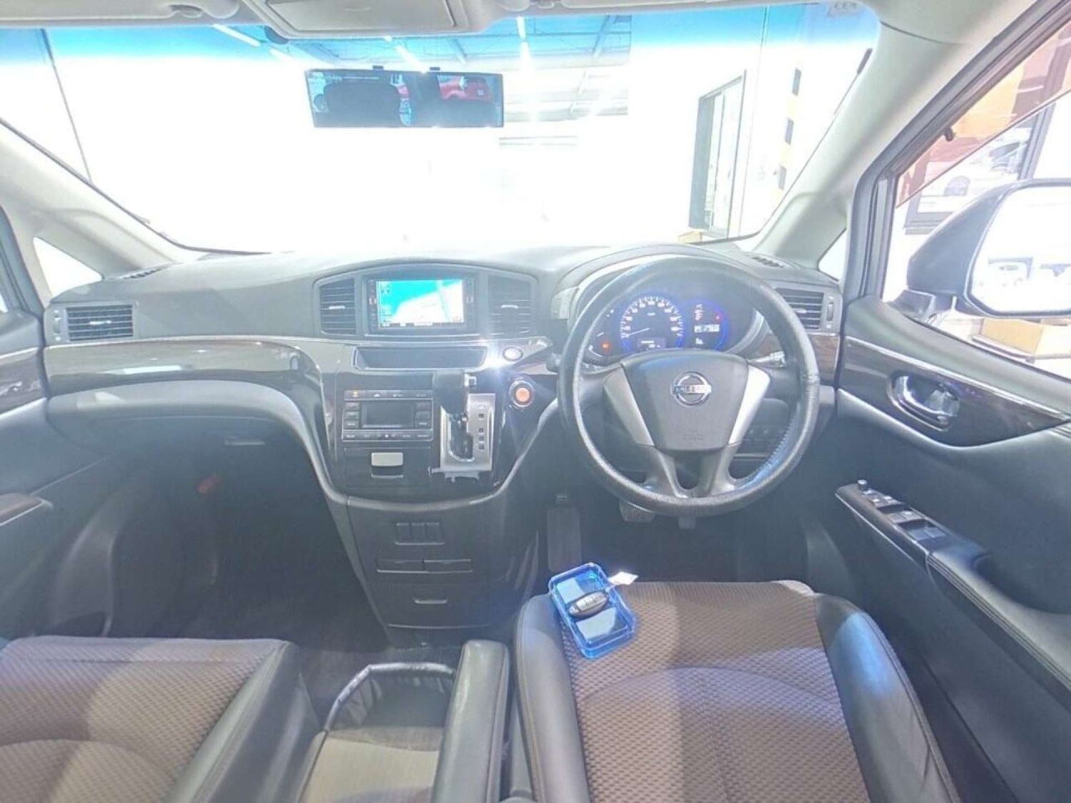 Used Nissan Elgrand 2011 for sale - 77022365: Photo 11