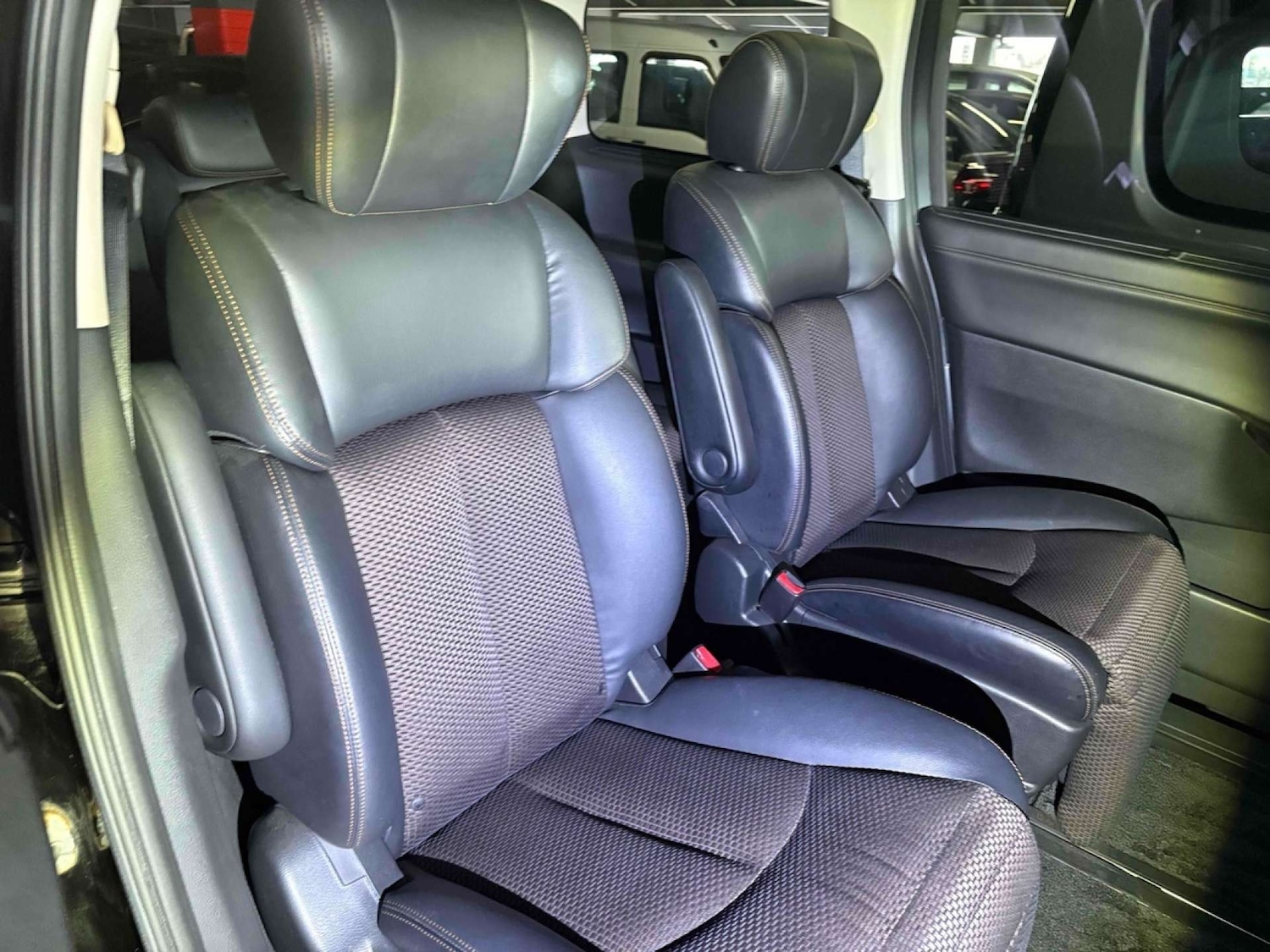 Used Nissan Elgrand 2011 for sale - 77022365: Photo 12