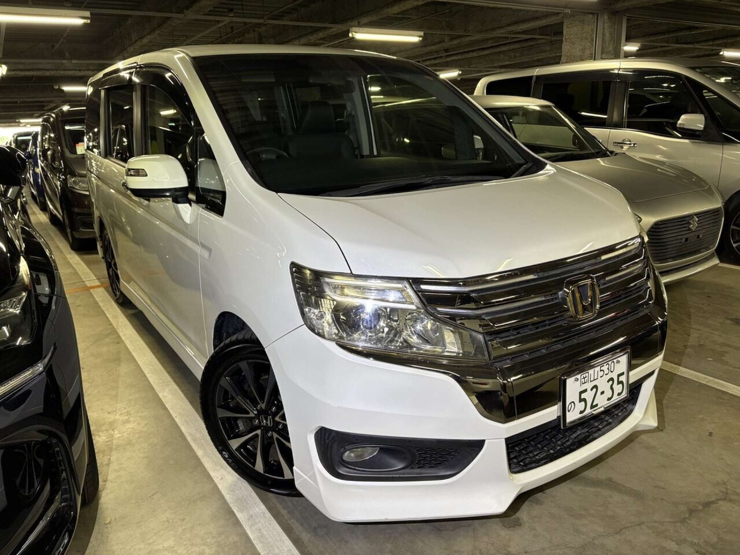 Used Honda Stepwagon 2014 for sale - 77364251: Photo 2