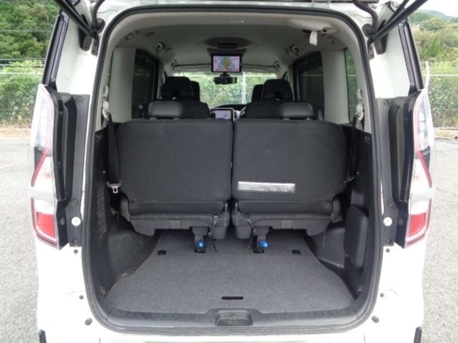 Used Nissan Serena 2020 for sale - 76973944: Photo 5