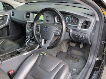 Used Volvo V60 2016 for sale - 79437553: Photo