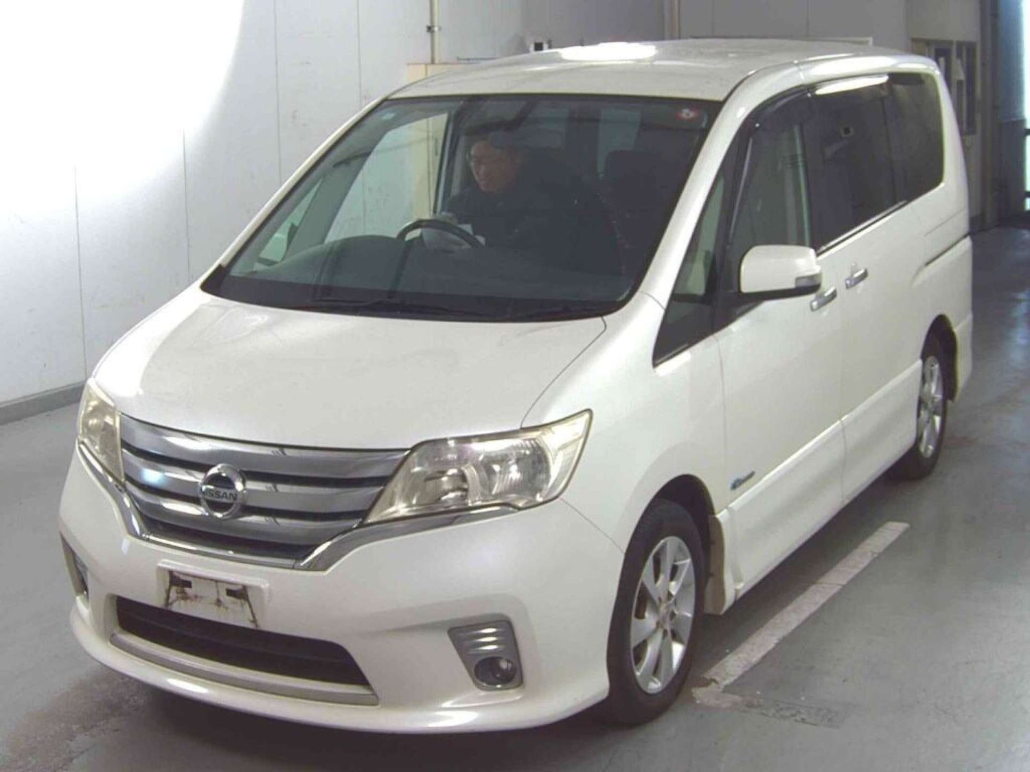 Used Nissan Serena 2012 for sale - 77762355: Photo 4