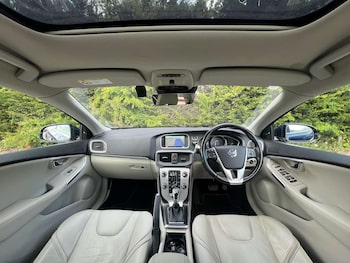 Used Volvo V40 2015 for sale - 79068068: Photo