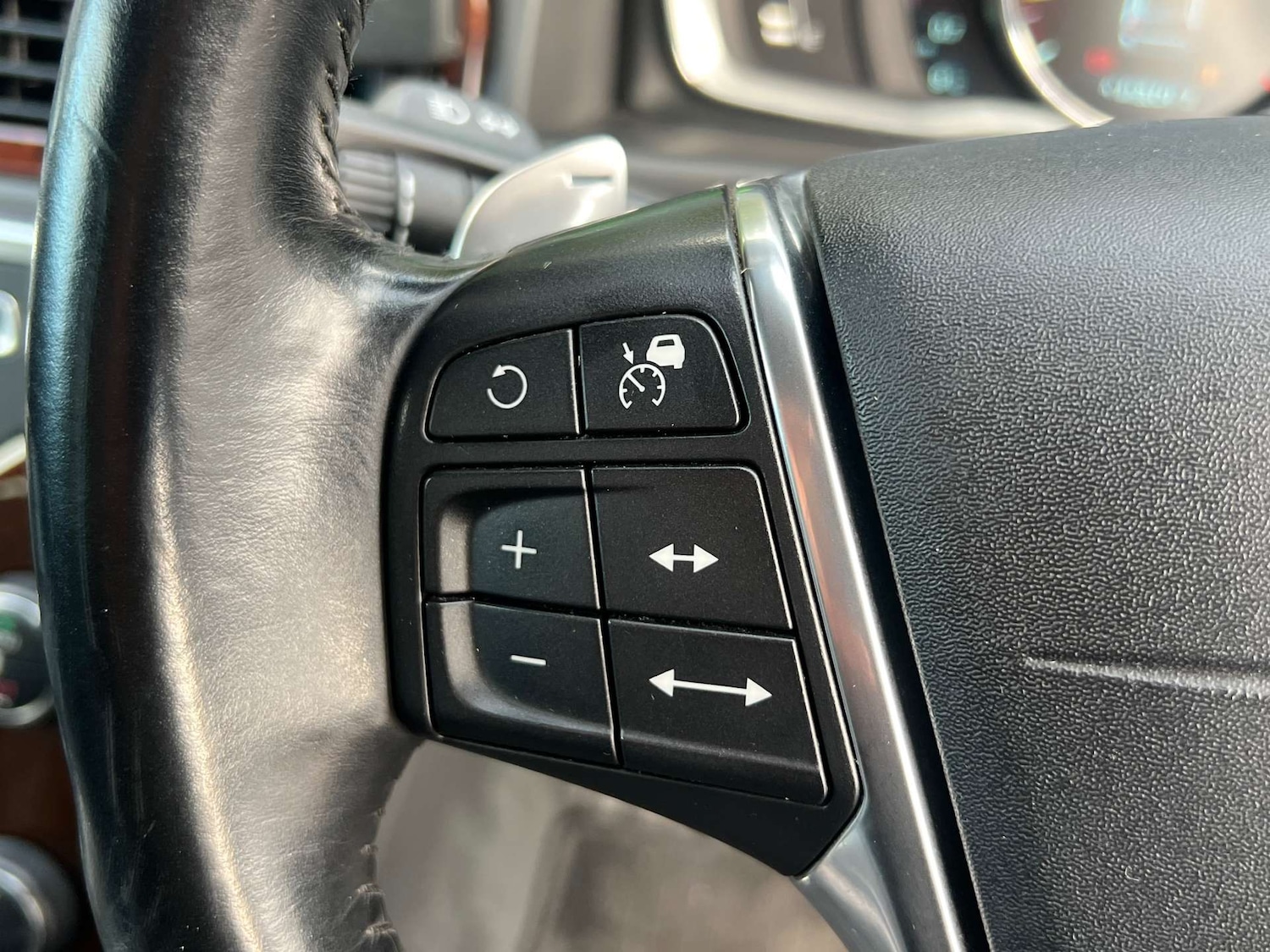 Used Volvo V70 2015 for sale - 77364256: Photo 29