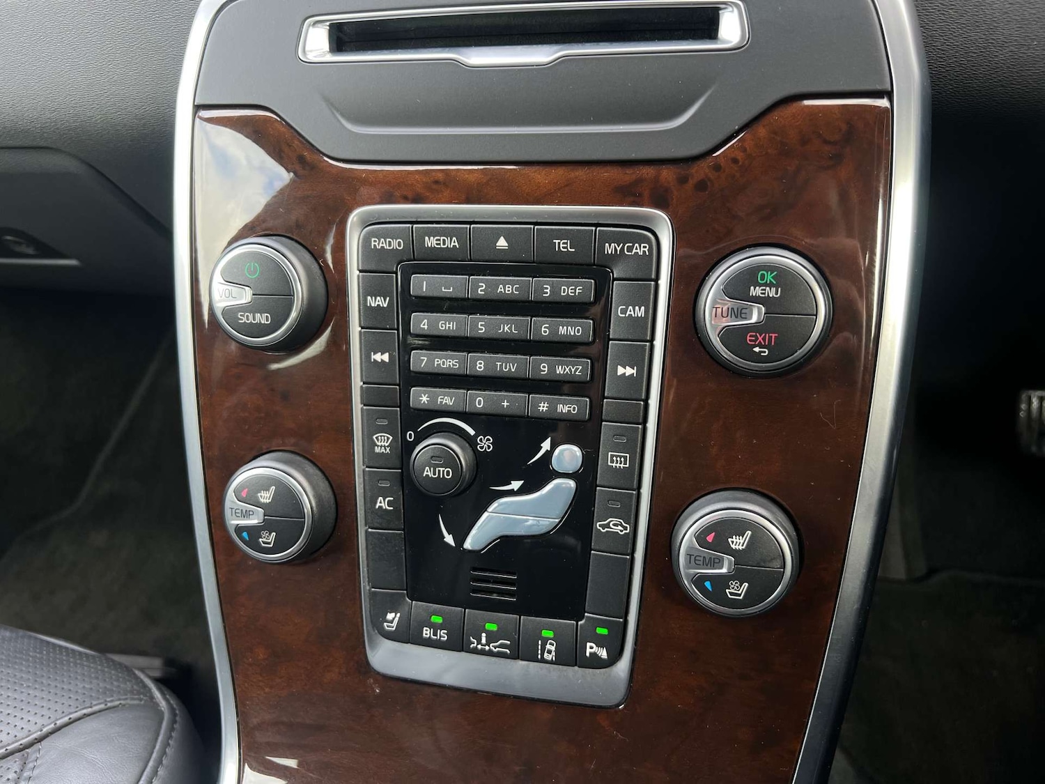 Used Volvo V70 2015 for sale - 77364256: Photo 38