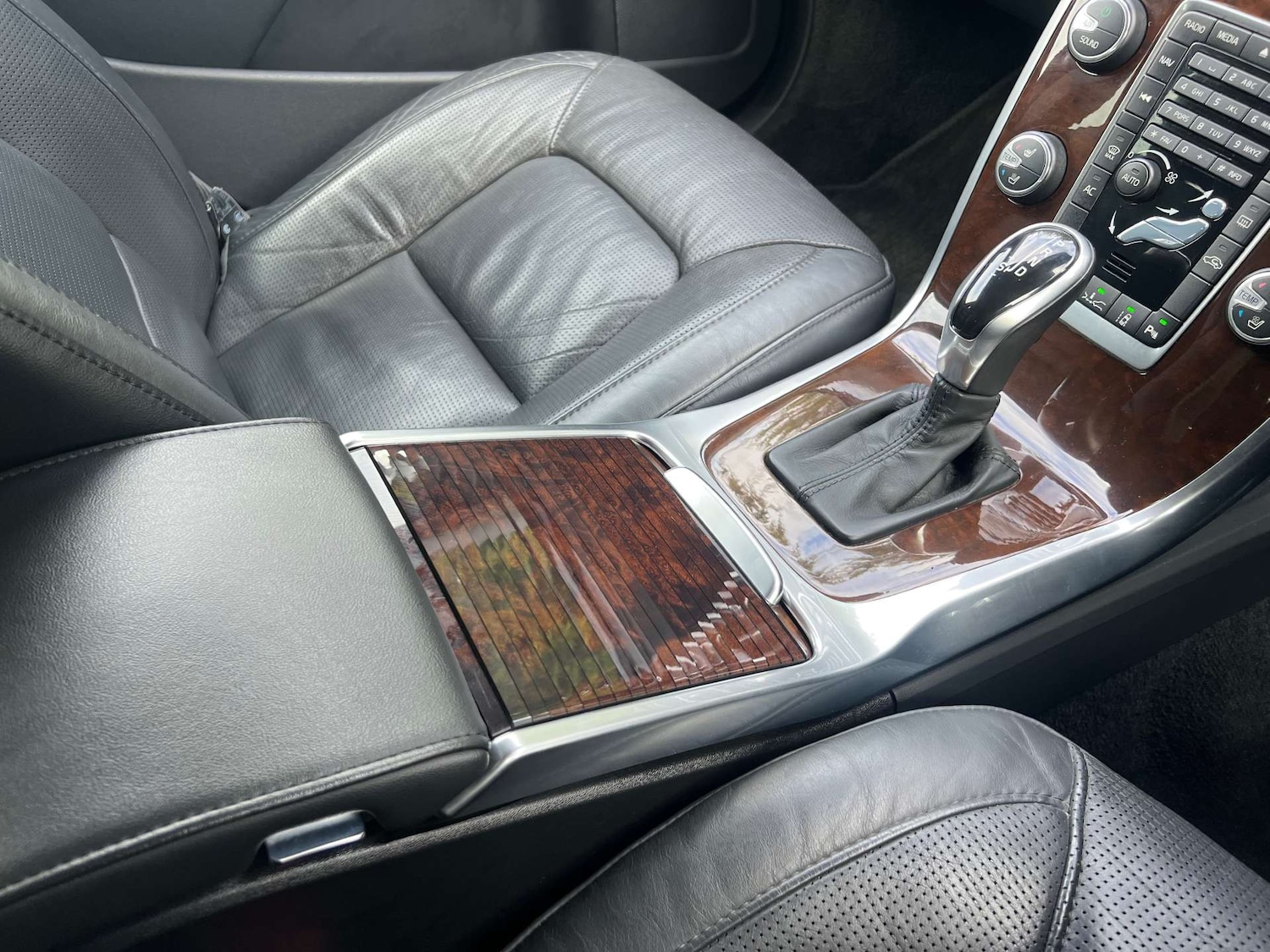 Used Volvo V70 2015 for sale - 77364256: Photo 40