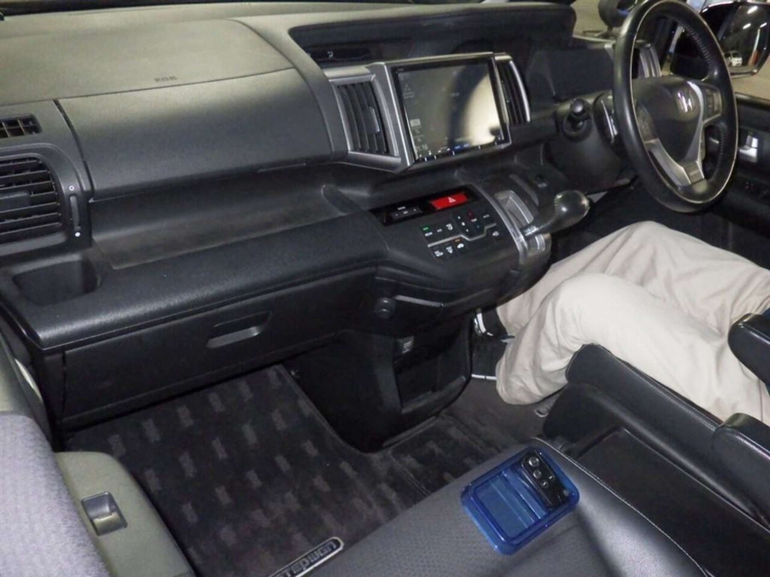 Used Honda Stepwagon 2014 for sale - 77363296: Photo 10