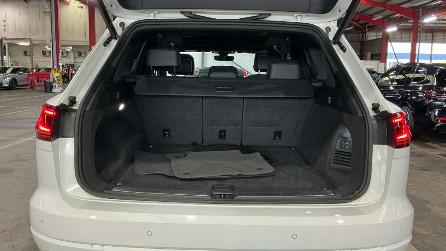 Used Volkswagen Touareg 2023 for sale - 76830881: Photo 11