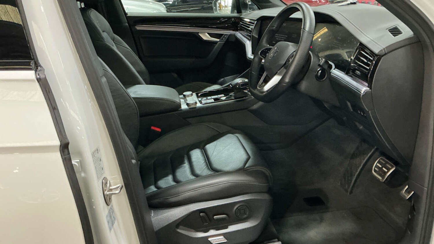 Used Volkswagen Touareg 2023 for sale - 76830881: Photo 13