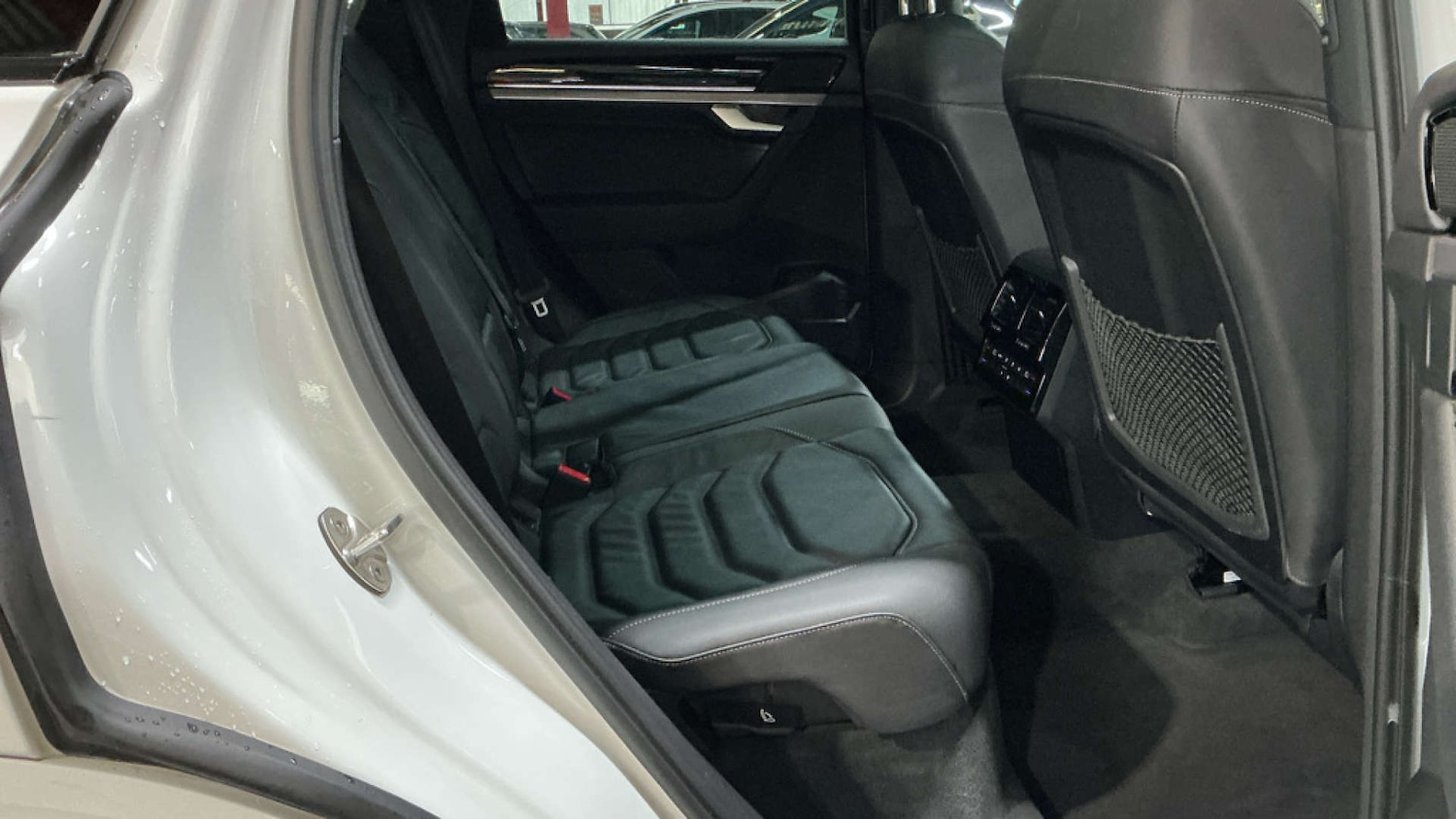 Used Volkswagen Touareg 2023 for sale - 76830881: Photo 14