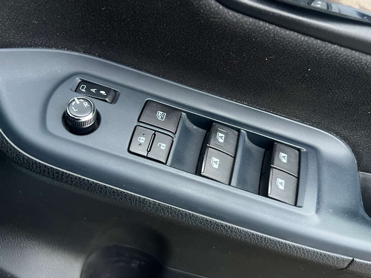 Used Toyota Voxy 2015 for sale - 76959808: Photo 17