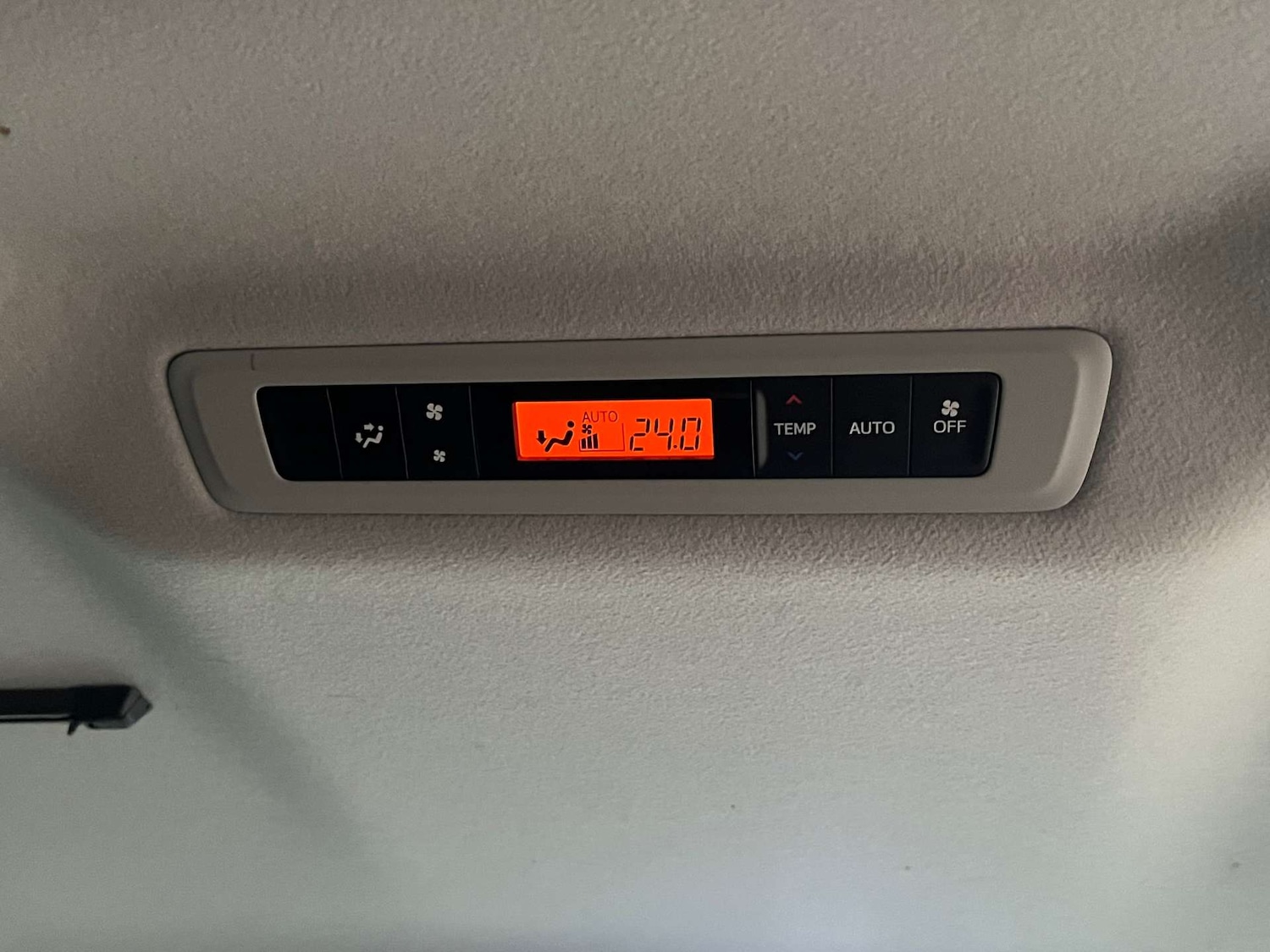 Used Toyota Voxy 2015 for sale - 76959808: Photo 23