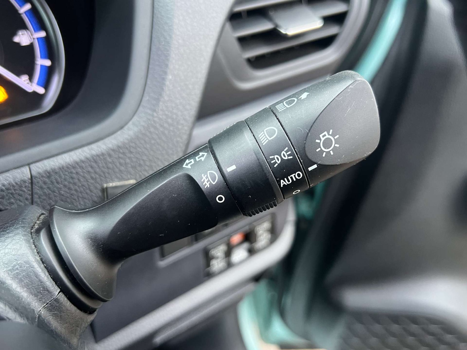 Used Toyota Voxy 2015 for sale - 76959808: Photo 32