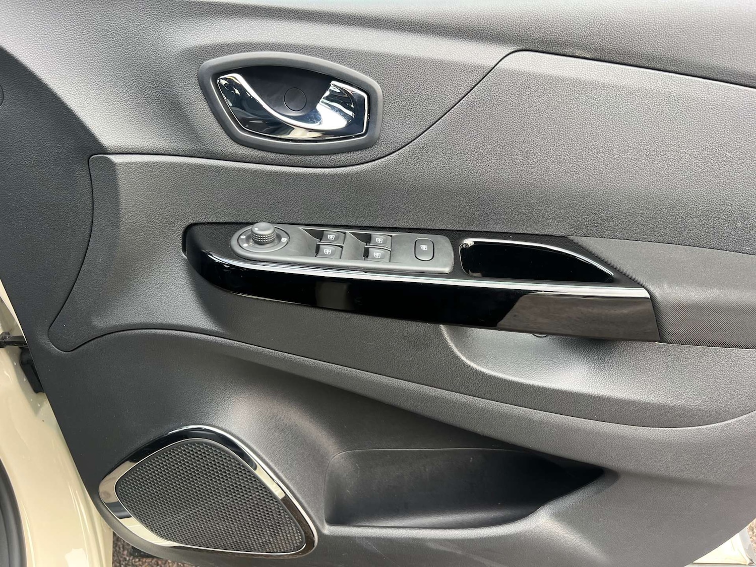 Used Renault Captur 2017 for sale - 76961755: Photo 14