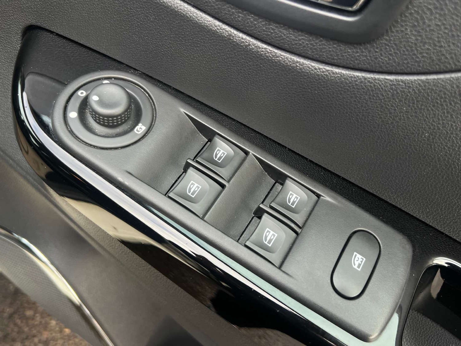 Used Renault Captur 2017 for sale - 76961755: Photo 16