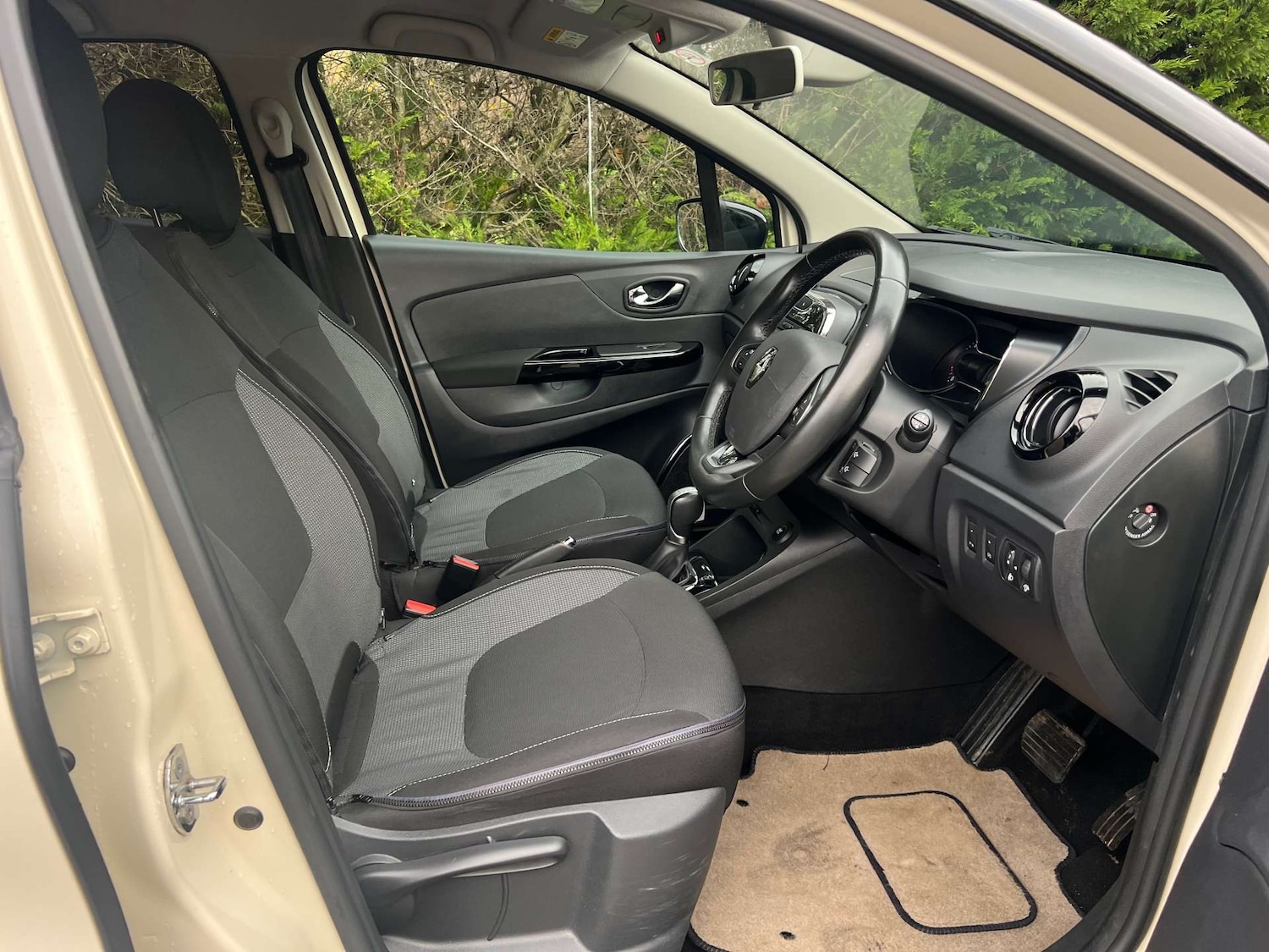 Used Renault Captur 2017 for sale - 76961755: Photo 18