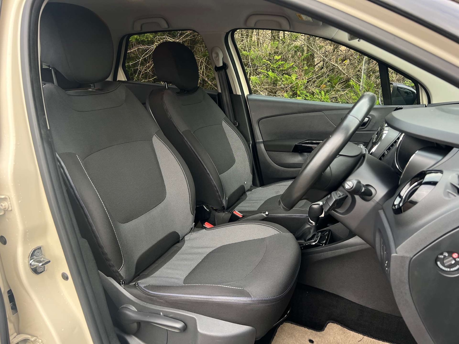 Used Renault Captur 2017 for sale - 76961755: Photo 19