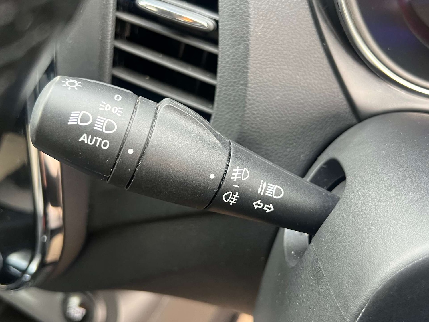 Used Renault Captur 2017 for sale - 76961755: Photo 28