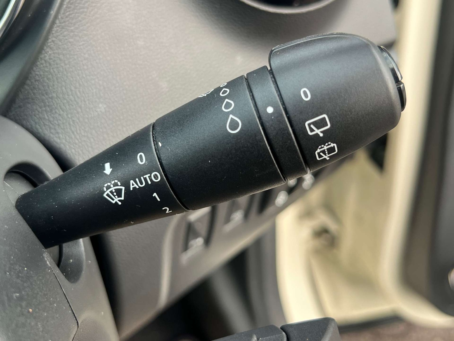 Used Renault Captur 2017 for sale - 76961755: Photo 29