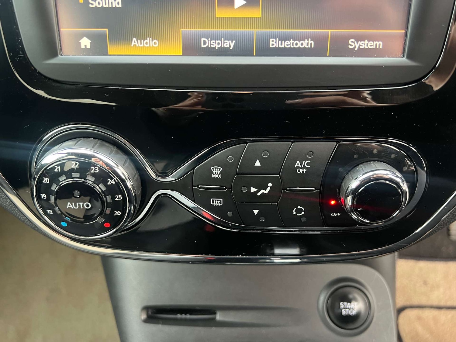 Used Renault Captur 2017 for sale - 76961755: Photo 35