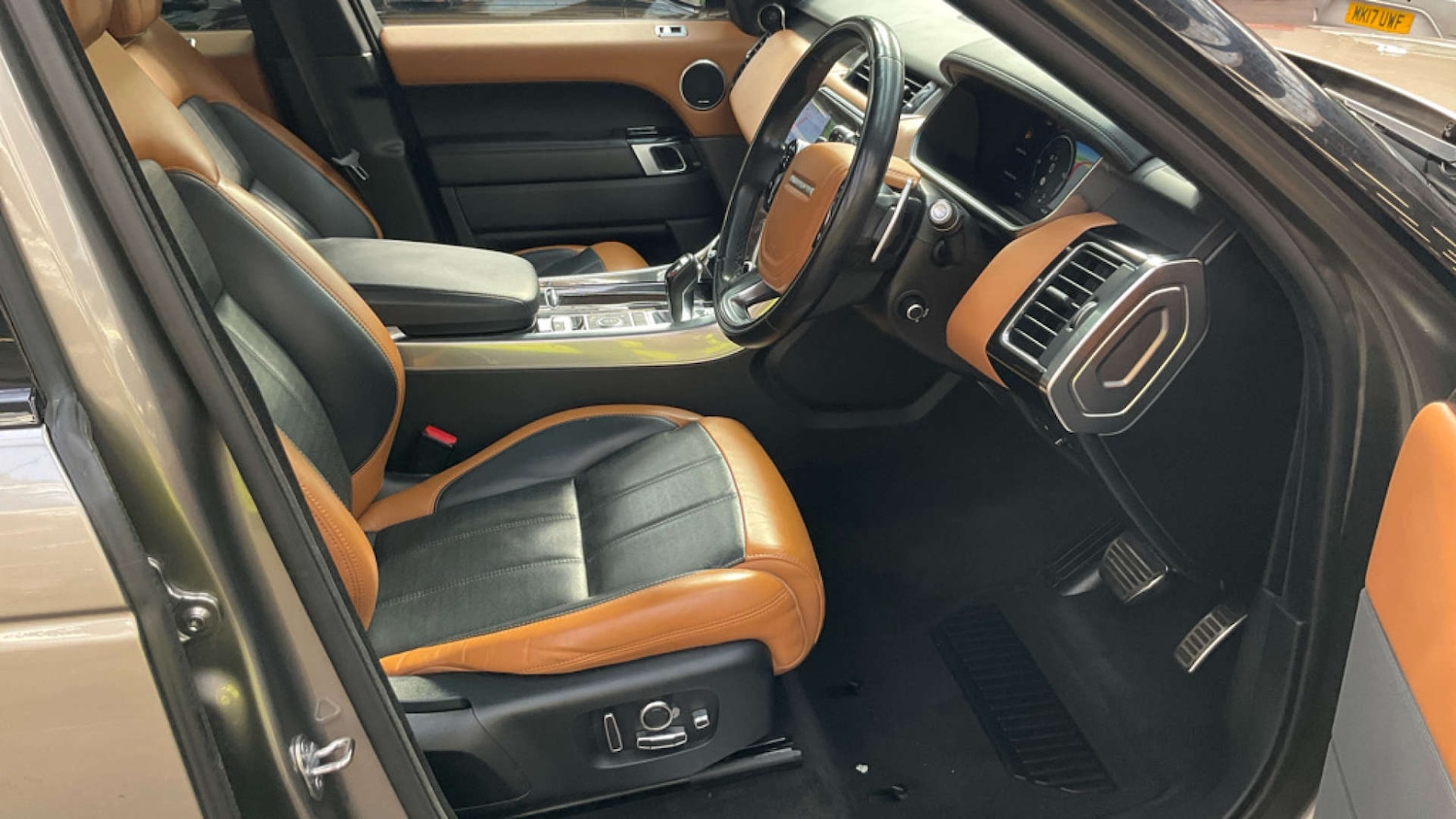 Used Land Rover Range Rover Sport 2018 for sale - 76776974: Photo 2