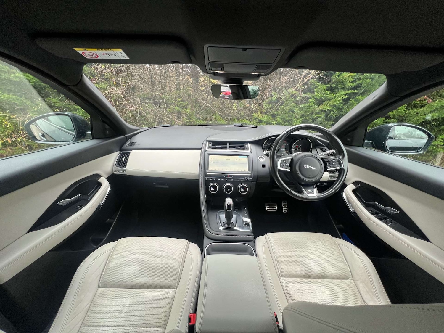 Used Jaguar E-Pace 2018 for sale - 76776872: Photo 2