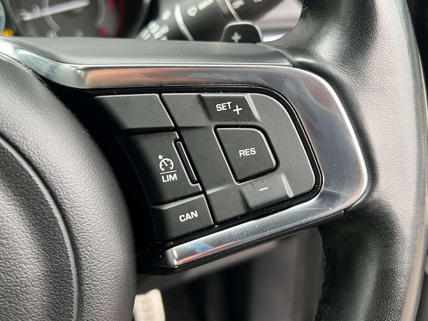 Used Jaguar E-Pace 2018 for sale - 76776872: Photo 27