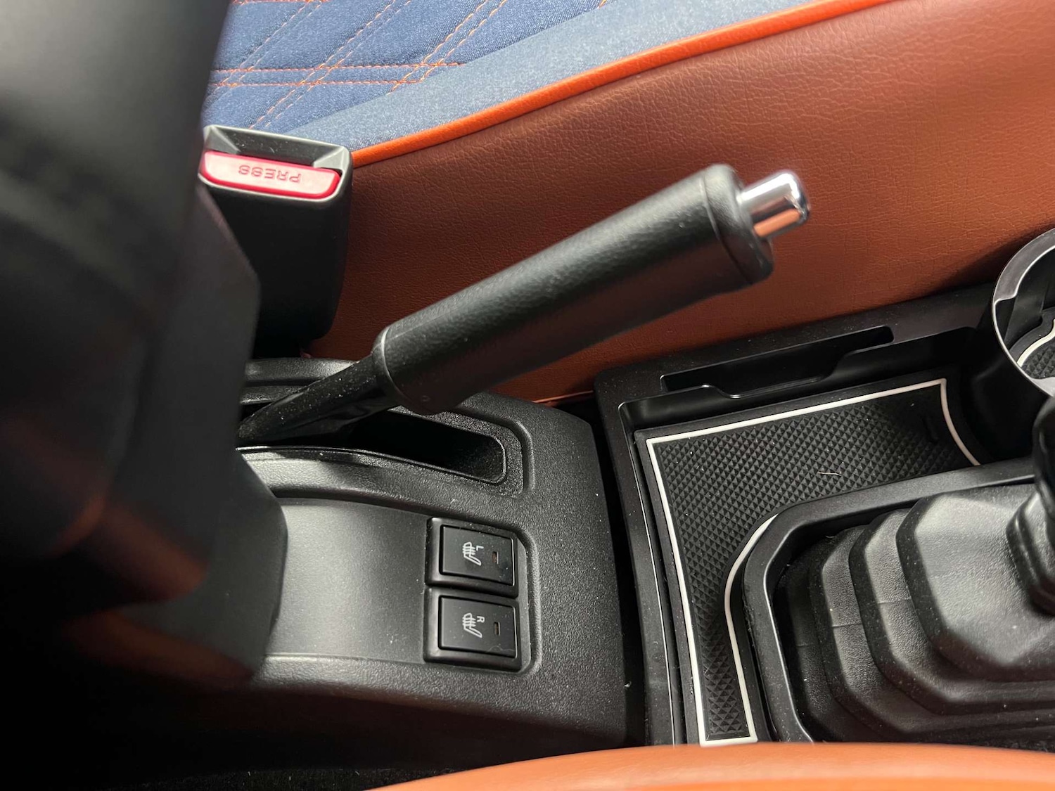 Used Suzuki Jimny 2020 for sale - 76949860: Photo 38