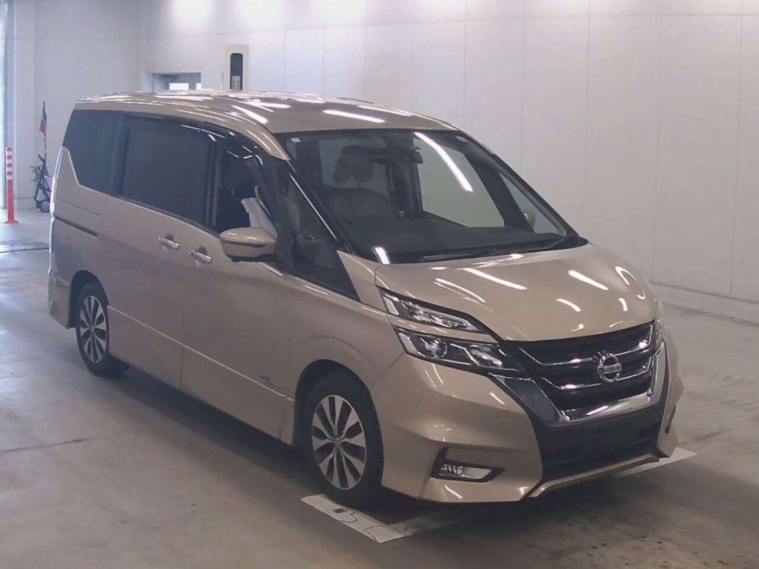 Used Nissan Serena 2017 for sale - 76971078: Photo 1