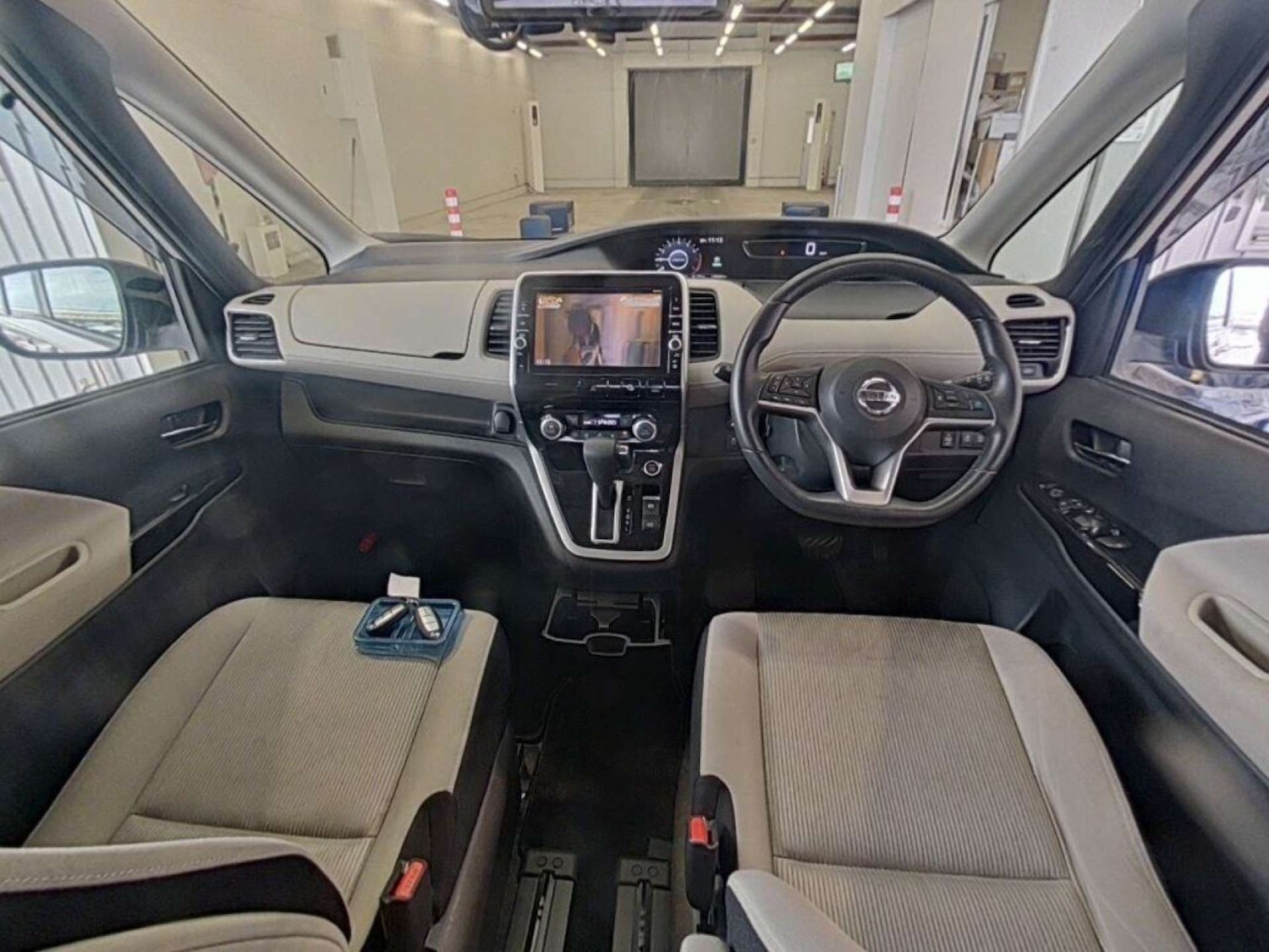 Used Nissan Serena 2017 for sale - 76971078: Photo 11