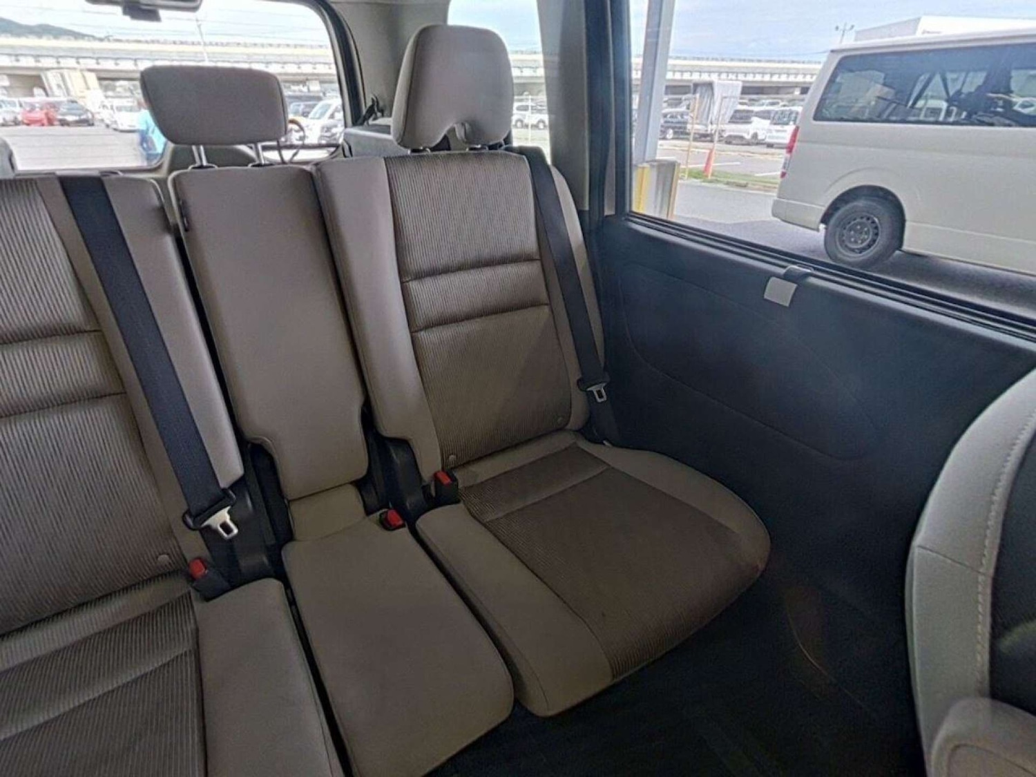 Used Nissan Serena 2017 for sale - 76971078: Photo 14