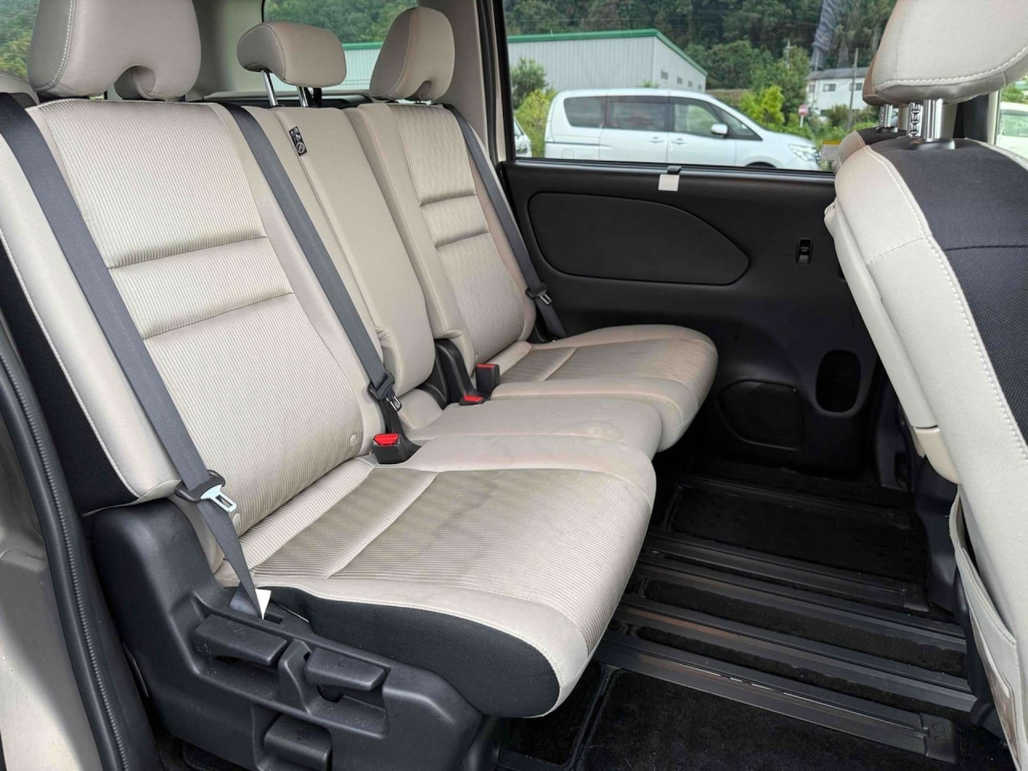 Used Nissan Serena 2017 for sale - 76971078: Photo 15