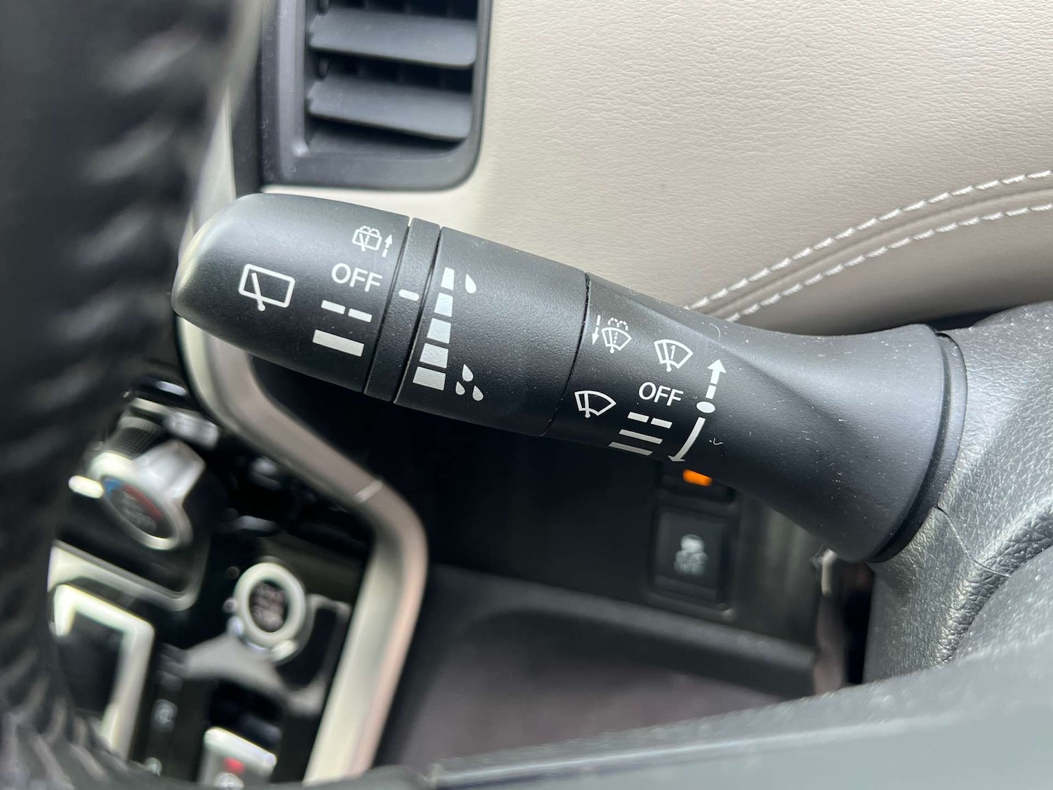 Used Nissan Serena 2017 for sale - 76971078: Photo 30