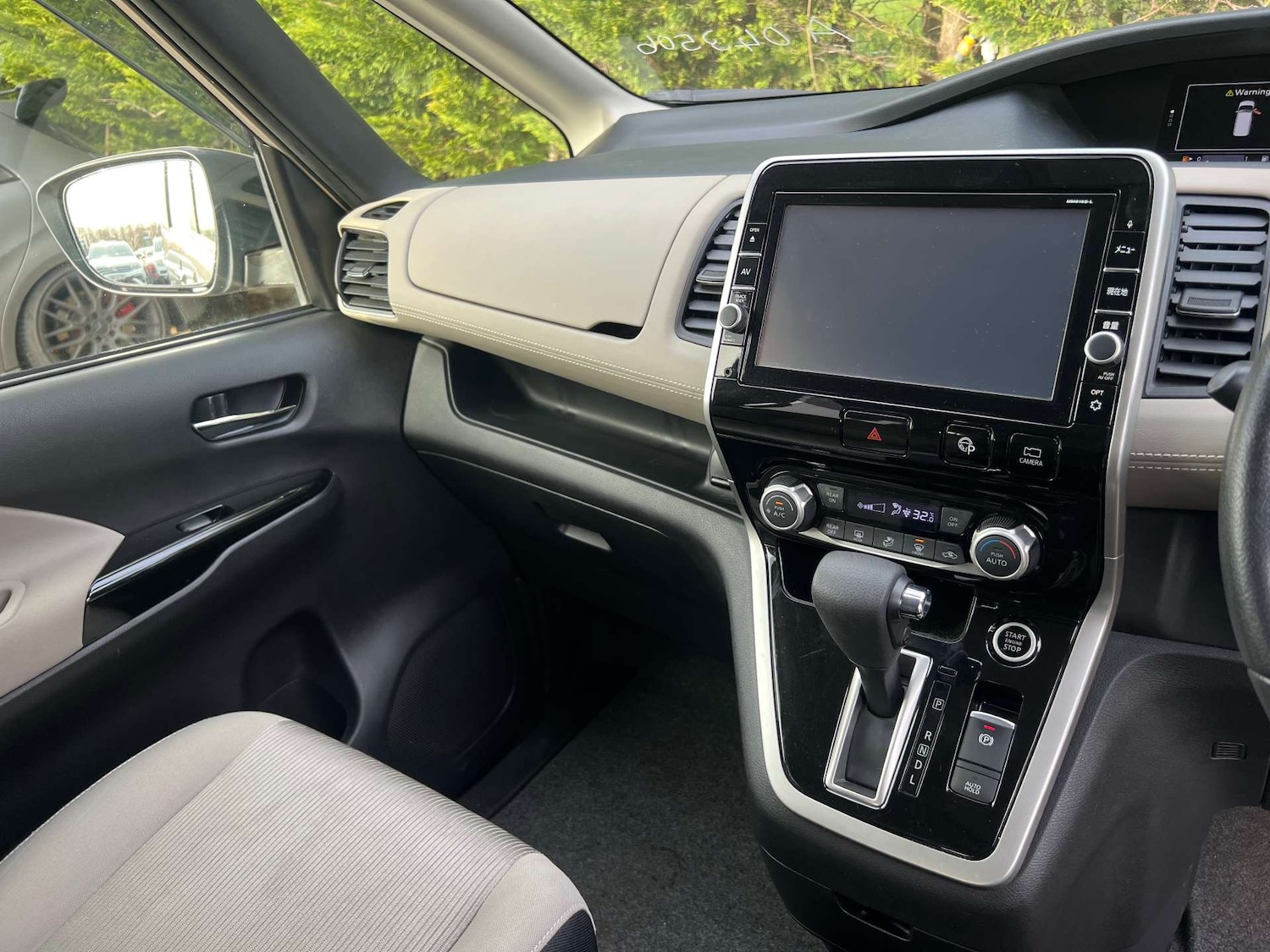 Used Nissan Serena 2017 for sale - 76971078: Photo 34