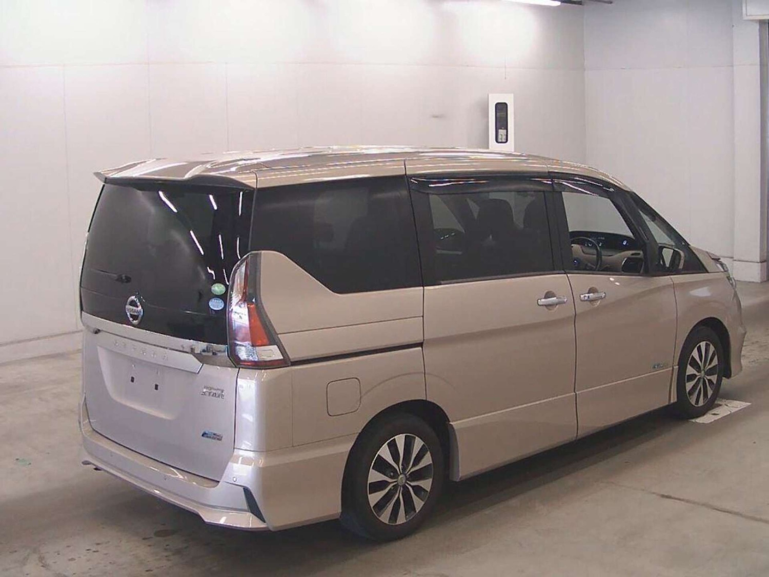 Used Nissan Serena 2017 for sale - 76971078: Photo 9