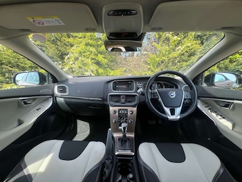 Used Volvo V40 2016 for sale - 79058500: Photo