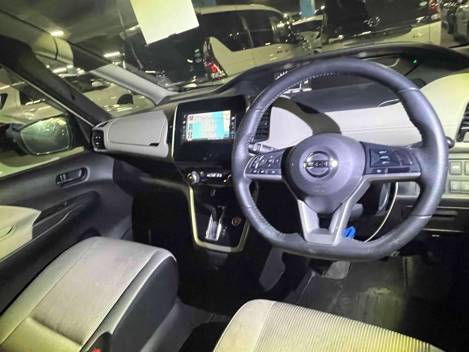 Used Nissan Serena 2018 for sale - 76983882: Photo 18