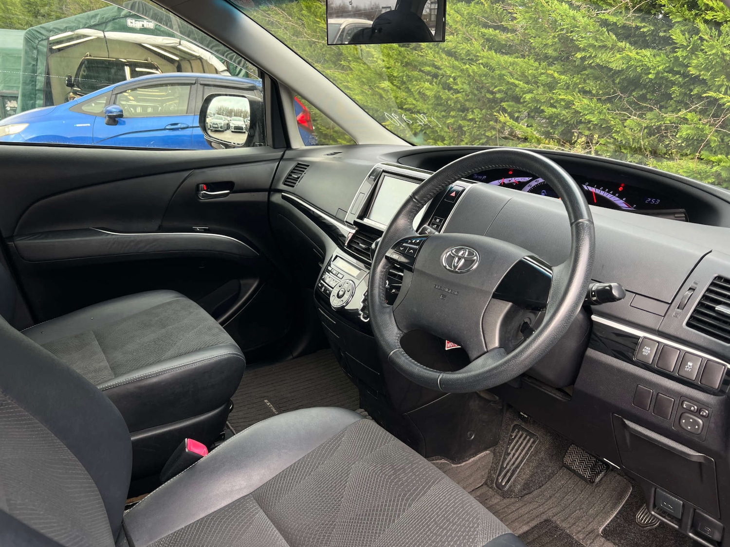 Used Toyota Estima 2015 for sale - 77950373: Photo 17