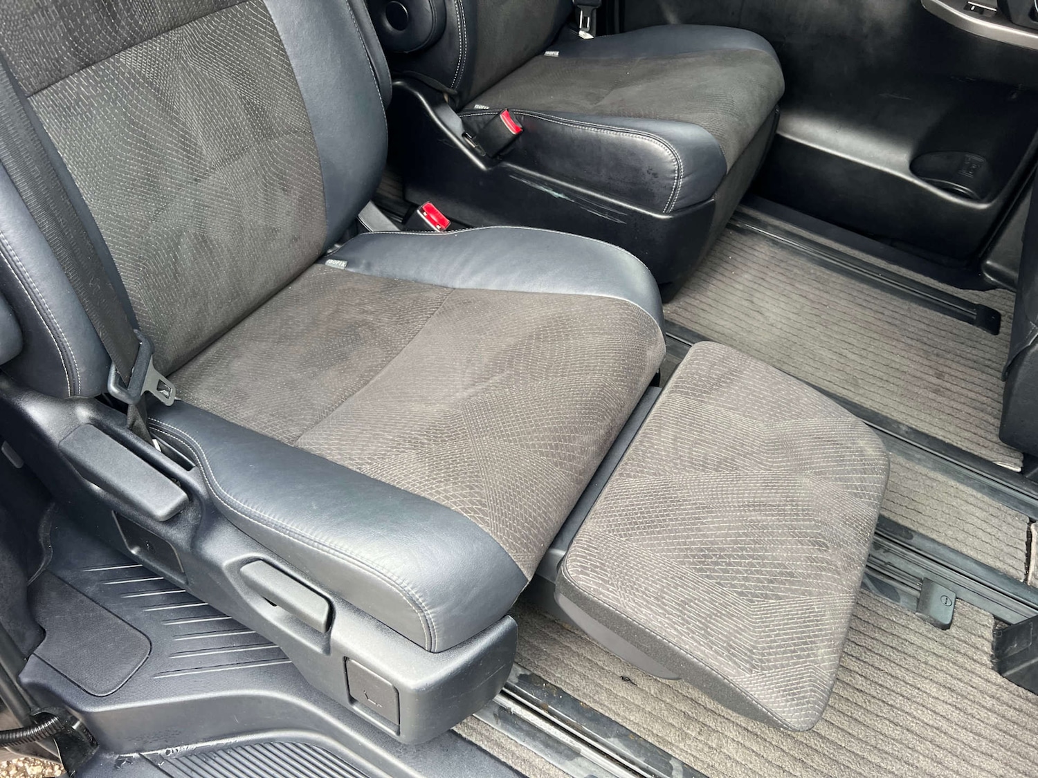 Used Toyota Estima 2015 for sale - 77950373: Photo 23