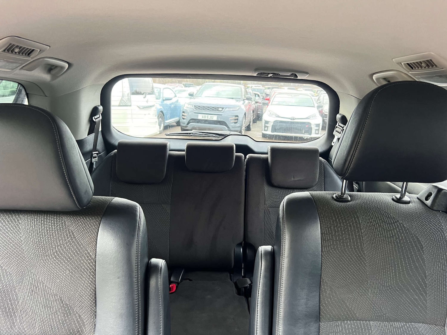 Used Toyota Estima 2015 for sale - 77950373: Photo 24