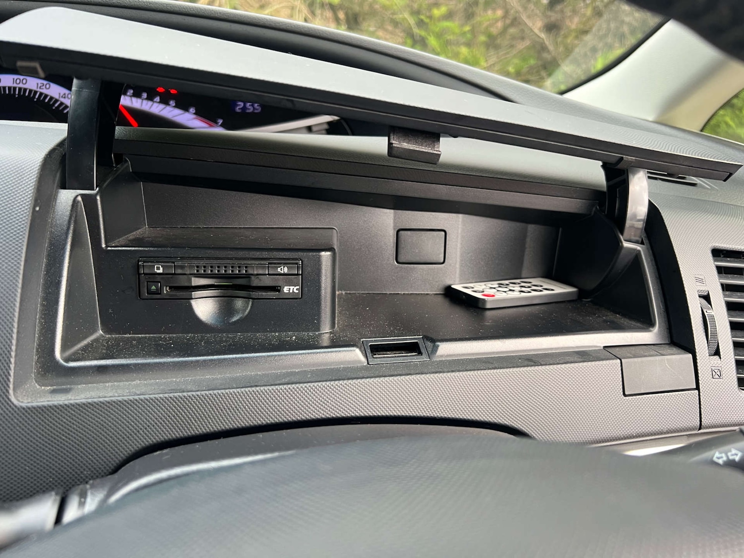 Used Toyota Estima 2015 for sale - 77950373: Photo 29